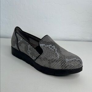 Tsubo EBONEE SNAKE Loafer Slip On Shoe CHARCOAL Grey size 8